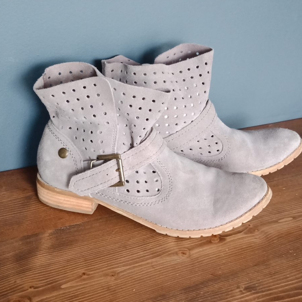 Restricted booties